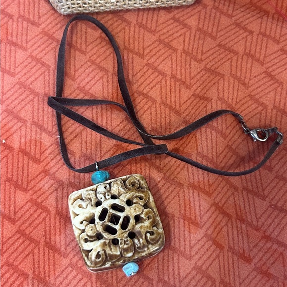 Artisan Carved Bone Pendant vintage Necklace - Picture 14 of 16